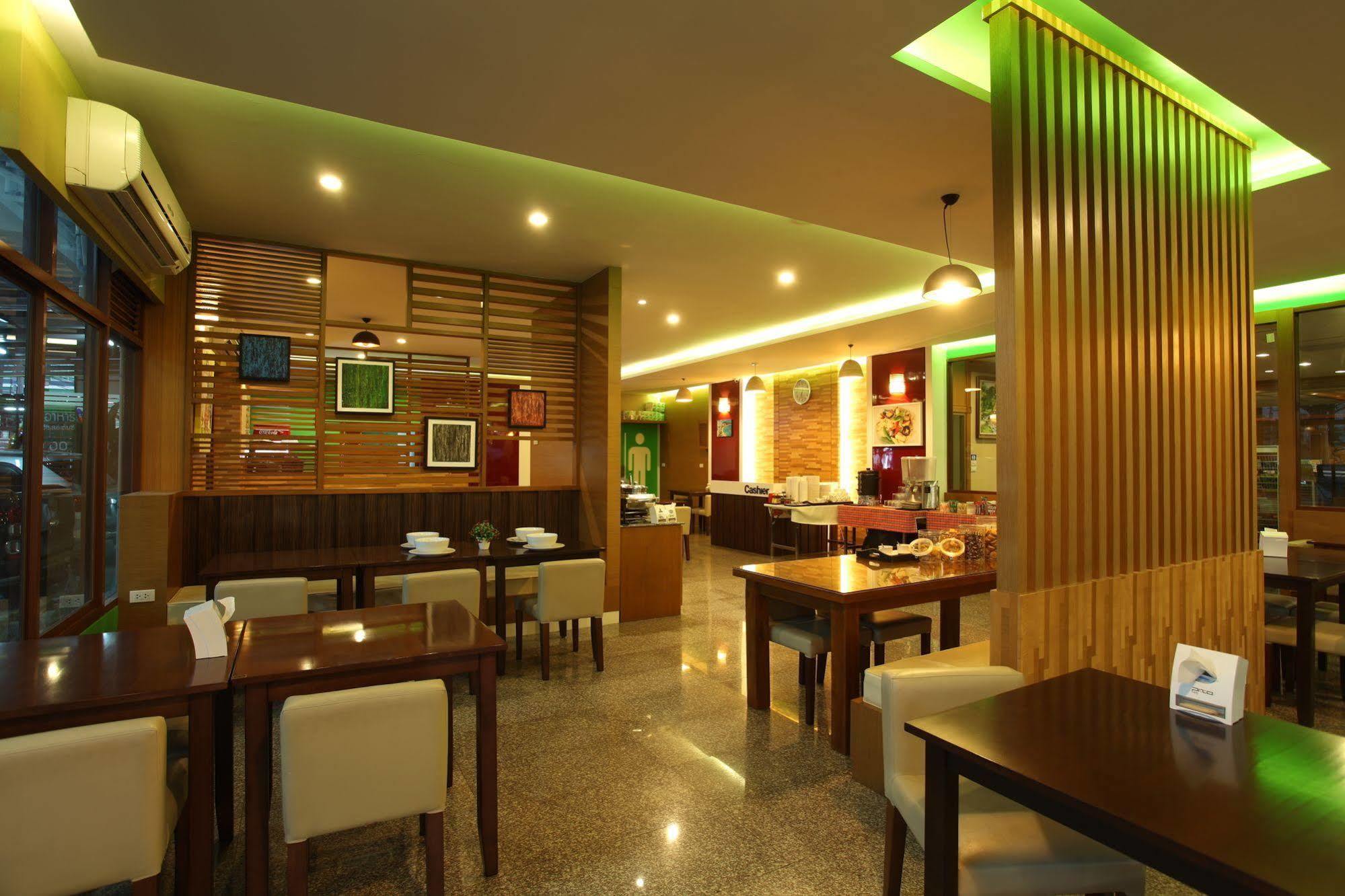 V Residence Hotel Chiang Mai Exteriör bild