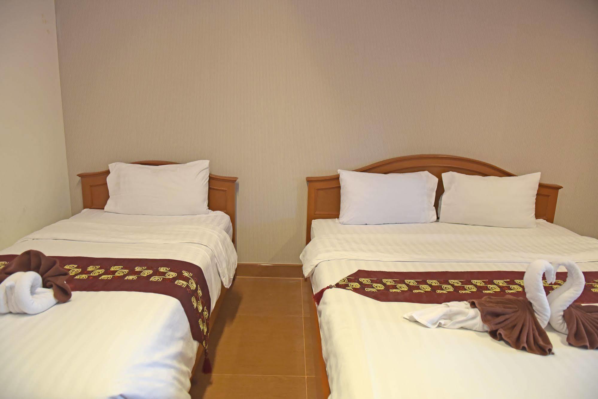 V Residence Hotel Chiang Mai Exteriör bild