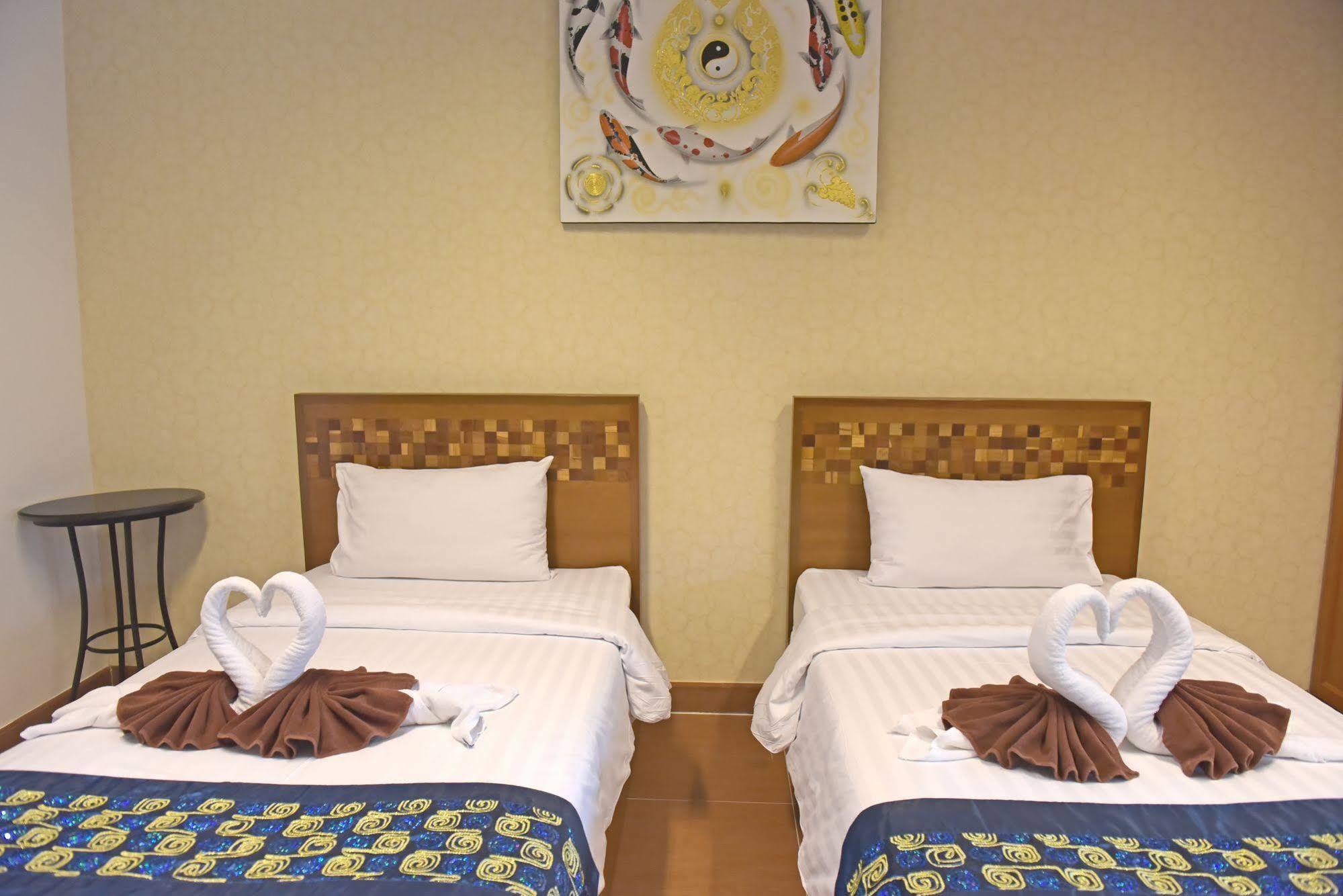 V Residence Hotel Chiang Mai Exteriör bild