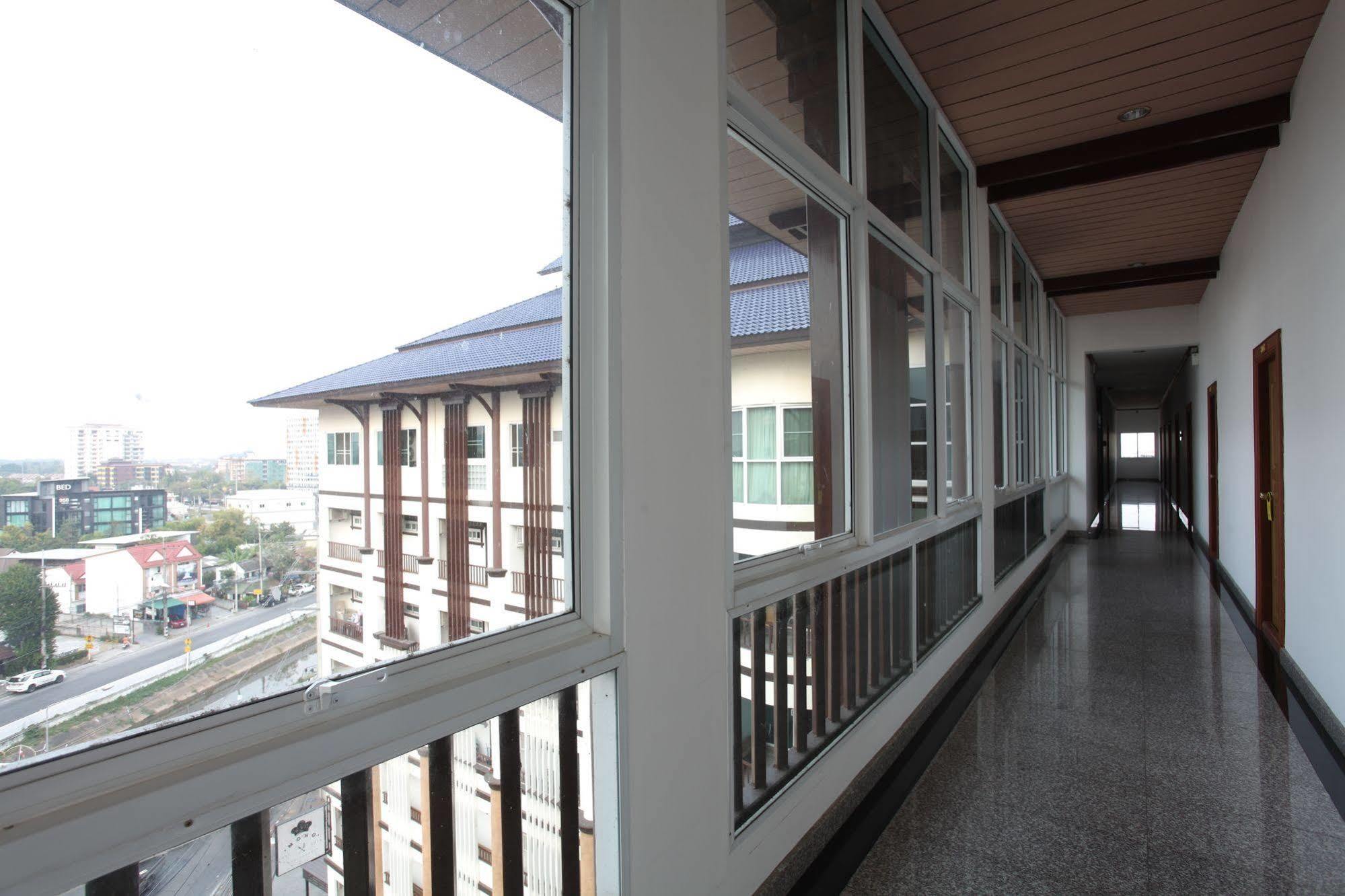 V Residence Hotel Chiang Mai Exteriör bild
