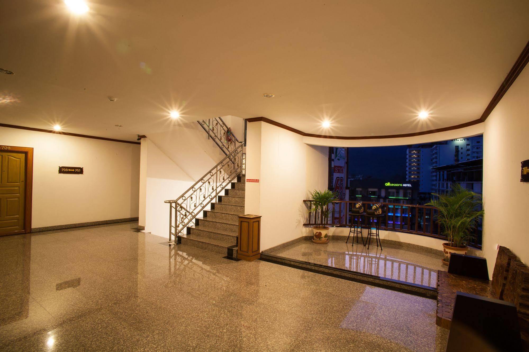 V Residence Hotel Chiang Mai Exteriör bild