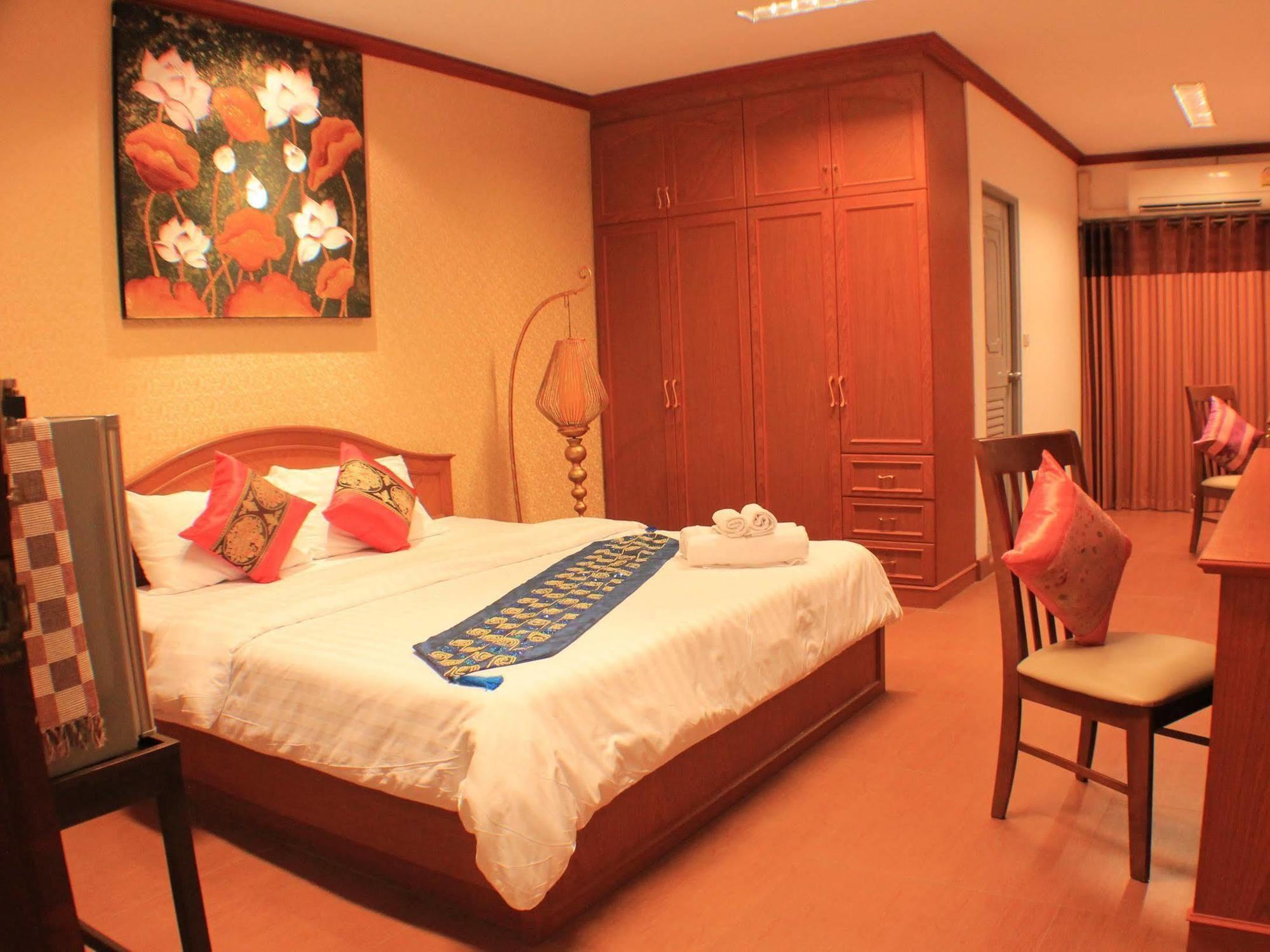 V Residence Hotel Chiang Mai Exteriör bild